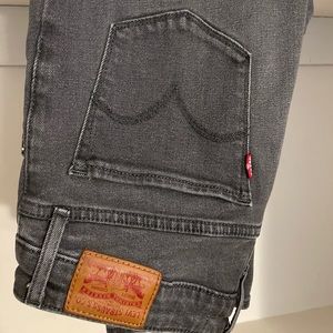 Charcoal 712 Levi’s Size 26